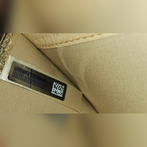 ❌SOLD❌ 🩷Chloe Alphabet Wallet🩷 - Picture 13 of 14